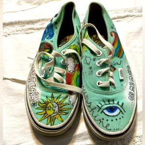 Vans shoes for Men or women.